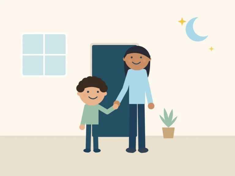Criança e adulto de mãos dadas em frente à porta da Lume